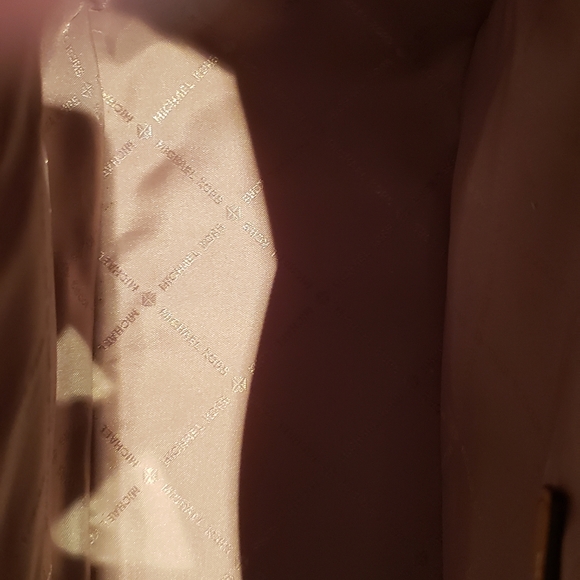 Micael Kors Jet set Marigold Monogram Large Chain Tote Bag And Matching Wallet - Picture 4 of 4